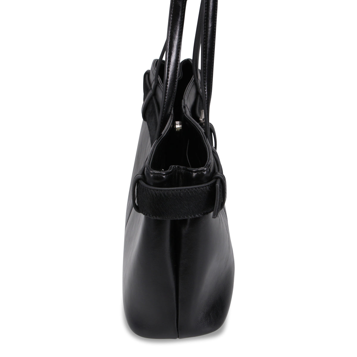 BLACK | Detail