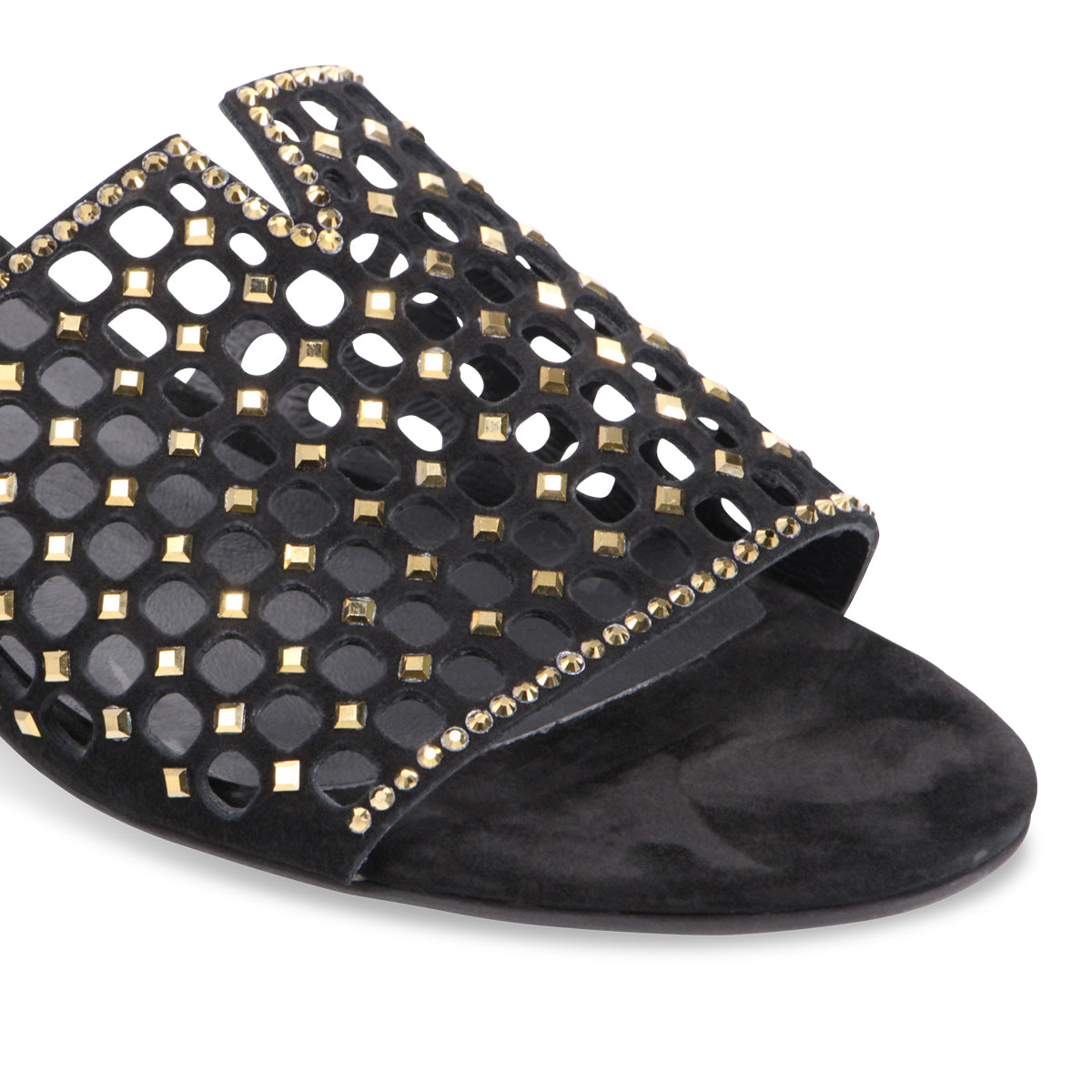 BLACK | Detail