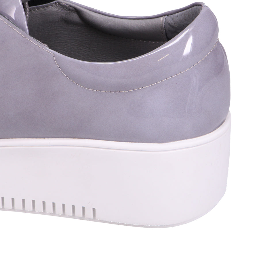 CLOUDY/WHITE PATENT | Detail