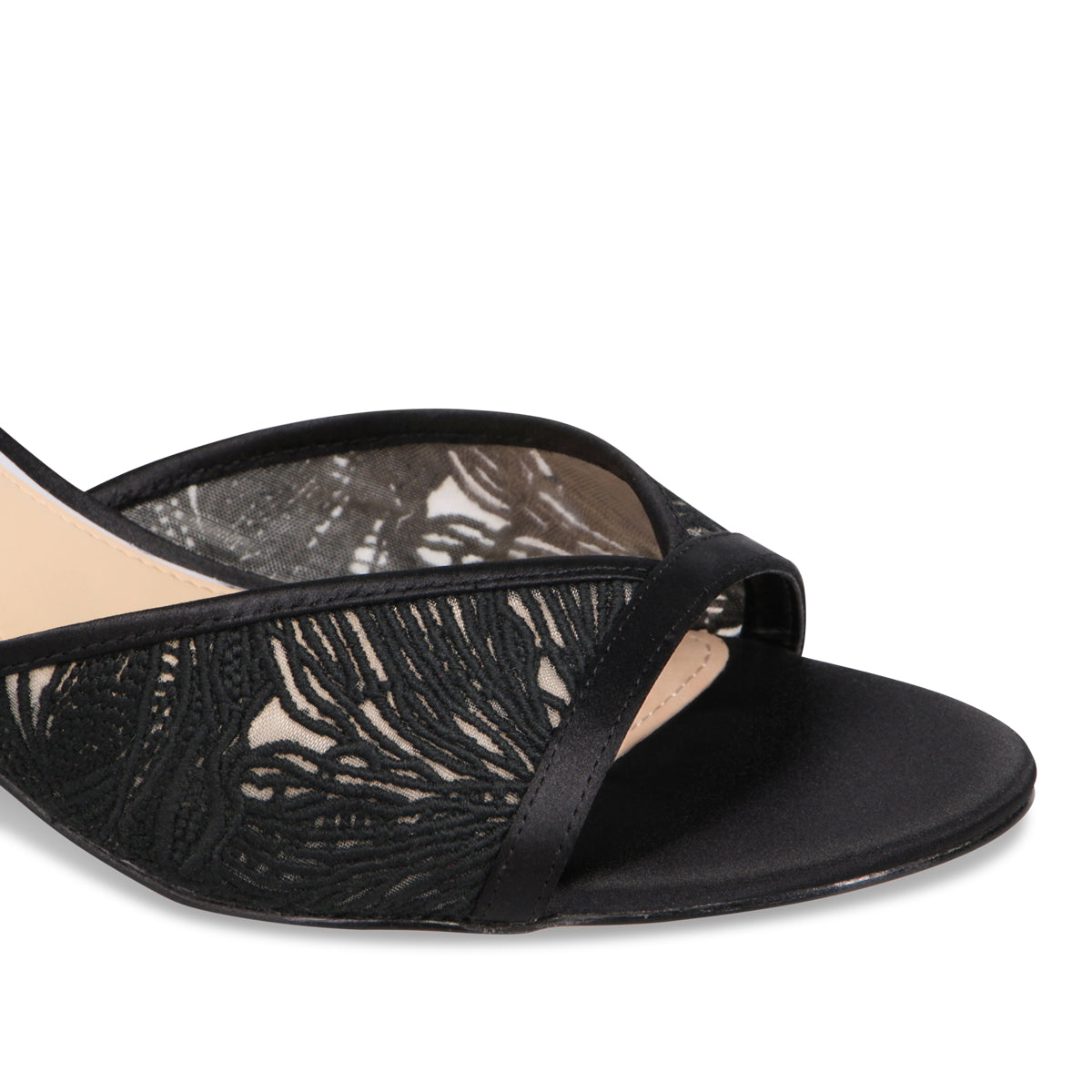 BLACK | Detail