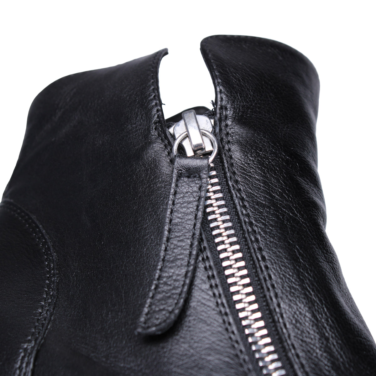 BLACK | Detail