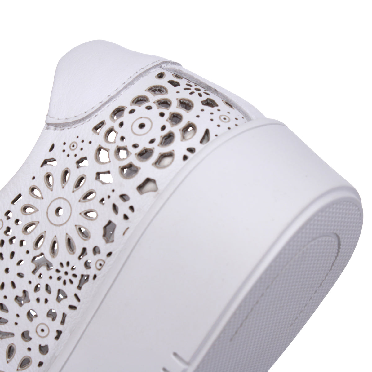 WHITE | Detail