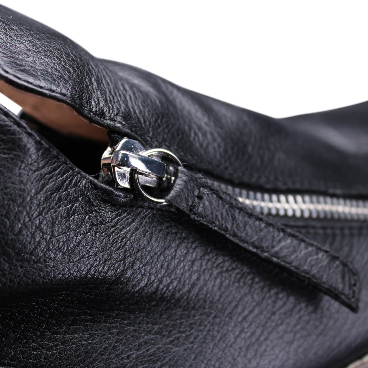 BLACK LEATHER | Detail